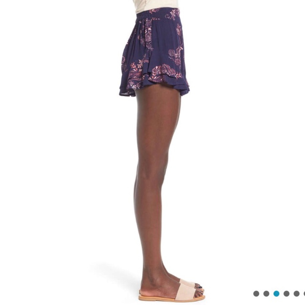 🚨NWT Sun And Shadow Ruffle Shorts🚨 - Picture 6 of 7